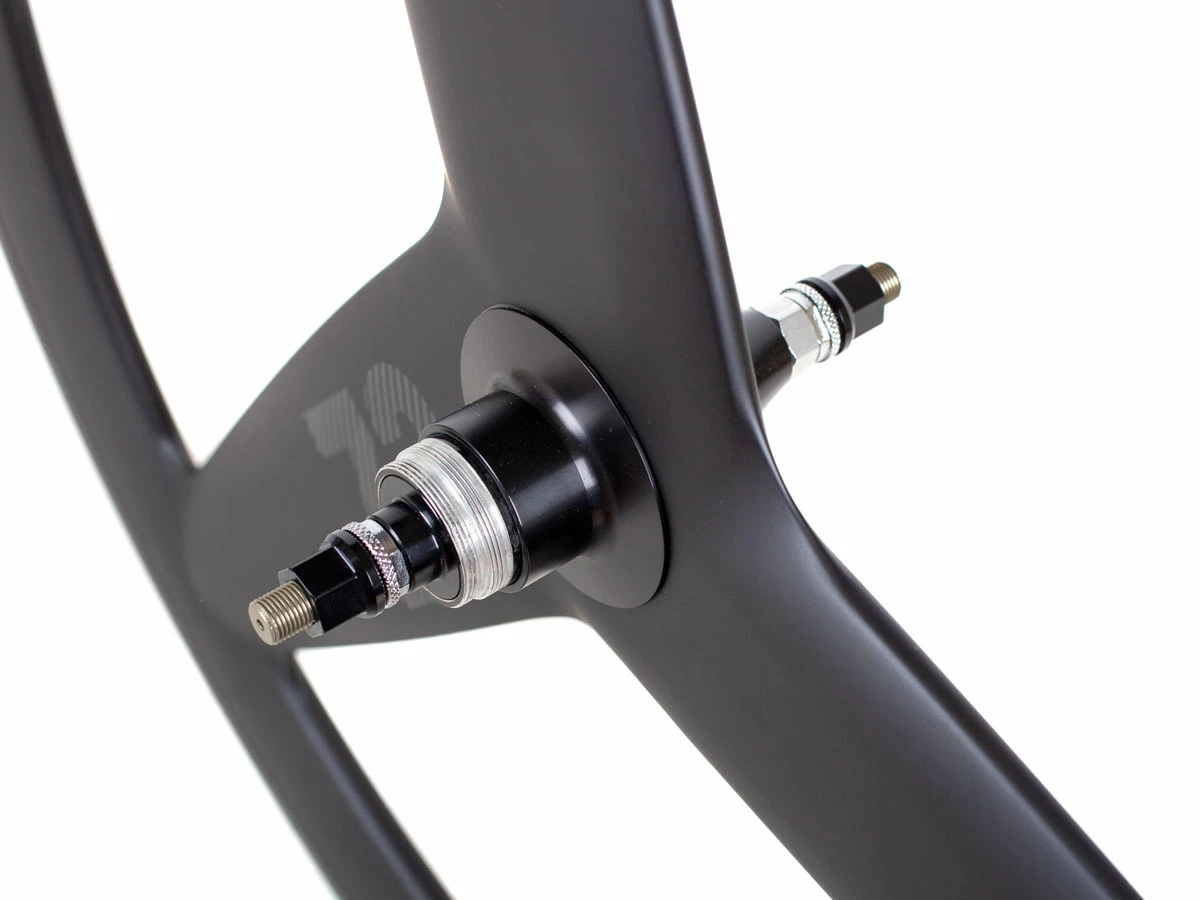 BLB Notorious Z3 Voll-Carbon Tri-Spoke - Hinterrad 3 BLB Notorious Z3 Voll-Carbon Tri-Spoke - Hinterrad – Bild 3