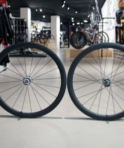 SMParts. Force 45 TLR 3K Twill Weave X DT SWISS 370 Track 20/24 Loch Laufradsatz