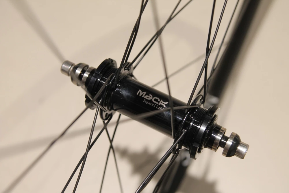 H+Son Archetype X MACK HUBS Low Flange Hinterrad Schwarz 24Loch 3 H+Son Archetype X MACK HUBS Low Flange Hinterrad Schwarz 24Loch – Bild 3