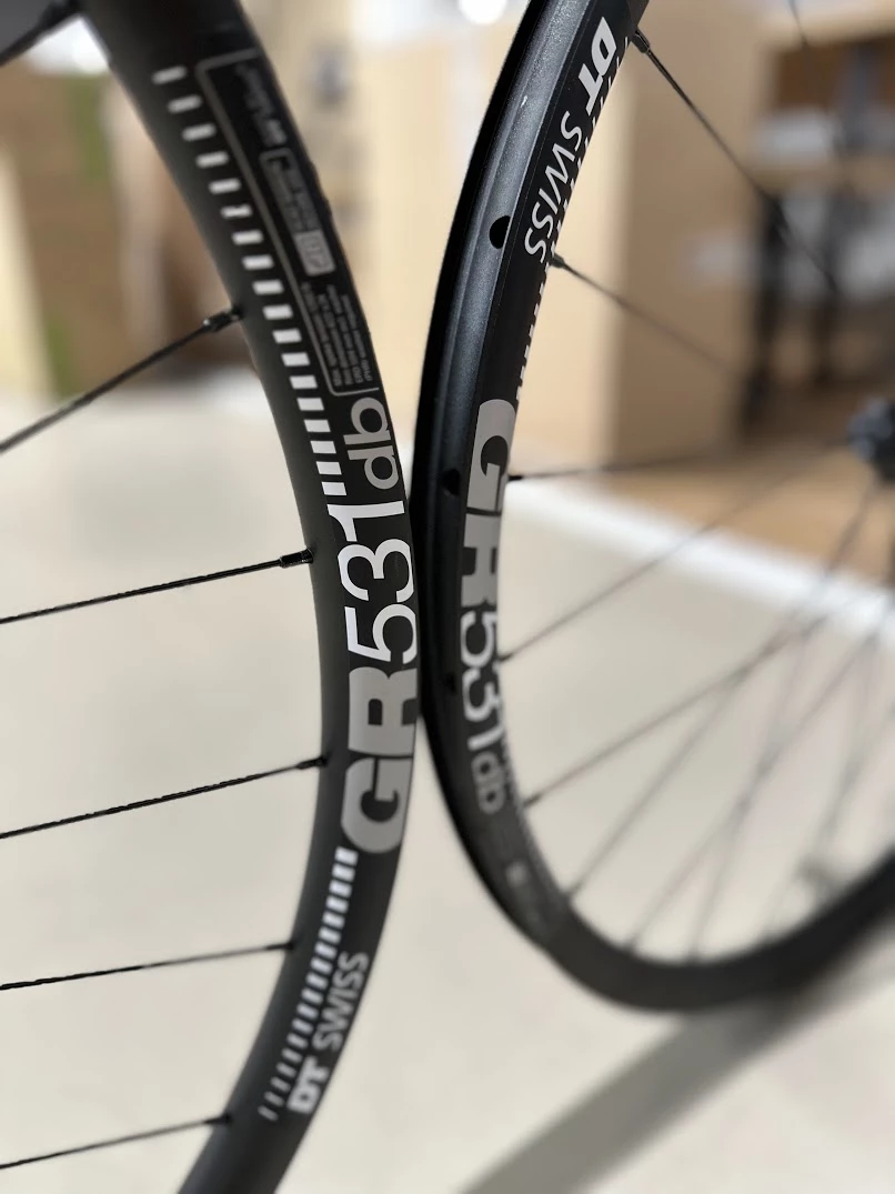 DT-Swiss GR531 X DT-Swiss 350 Road Centerlock Laufradsatz - 28 Loch 2 DT-Swiss GR531 X DT-Swiss 350 Road Centerlock Laufradsatz - 28 Loch – Bild 2