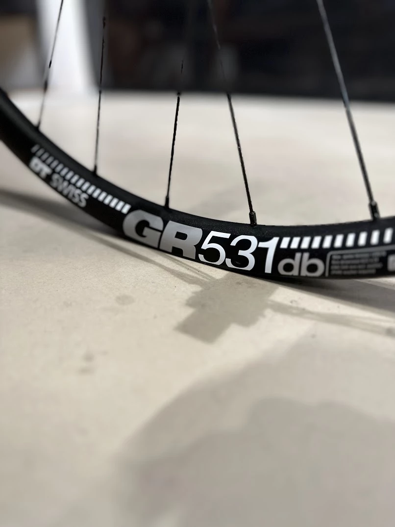 DT-Swiss GR531 X DT-Swiss 350 Road Centerlock Laufradsatz - 28 Loch 5 DT-Swiss GR531 X DT-Swiss 350 Road Centerlock Laufradsatz - 28 Loch – Bild 5