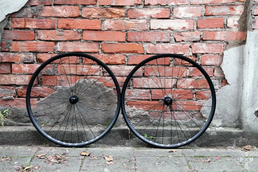 H+Son Archetype X BLB KING HUB Track Laufradsatz Schwarz, 32Loch 1 H+Son Archetype X BLB KING HUB Track Laufradsatz Schwarz, 32Loch