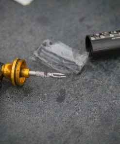 Lezyne Tubeless CO2 Blaster 2in1 Pumpe & Reparaturwerkzeug 5 Lezyne Tubeless CO2 Blaster 2in1 Pumpe & Reparaturwerkzeug -Fahrrad Verkaufsladen Lezyne Tubeless CO2 Kit 3