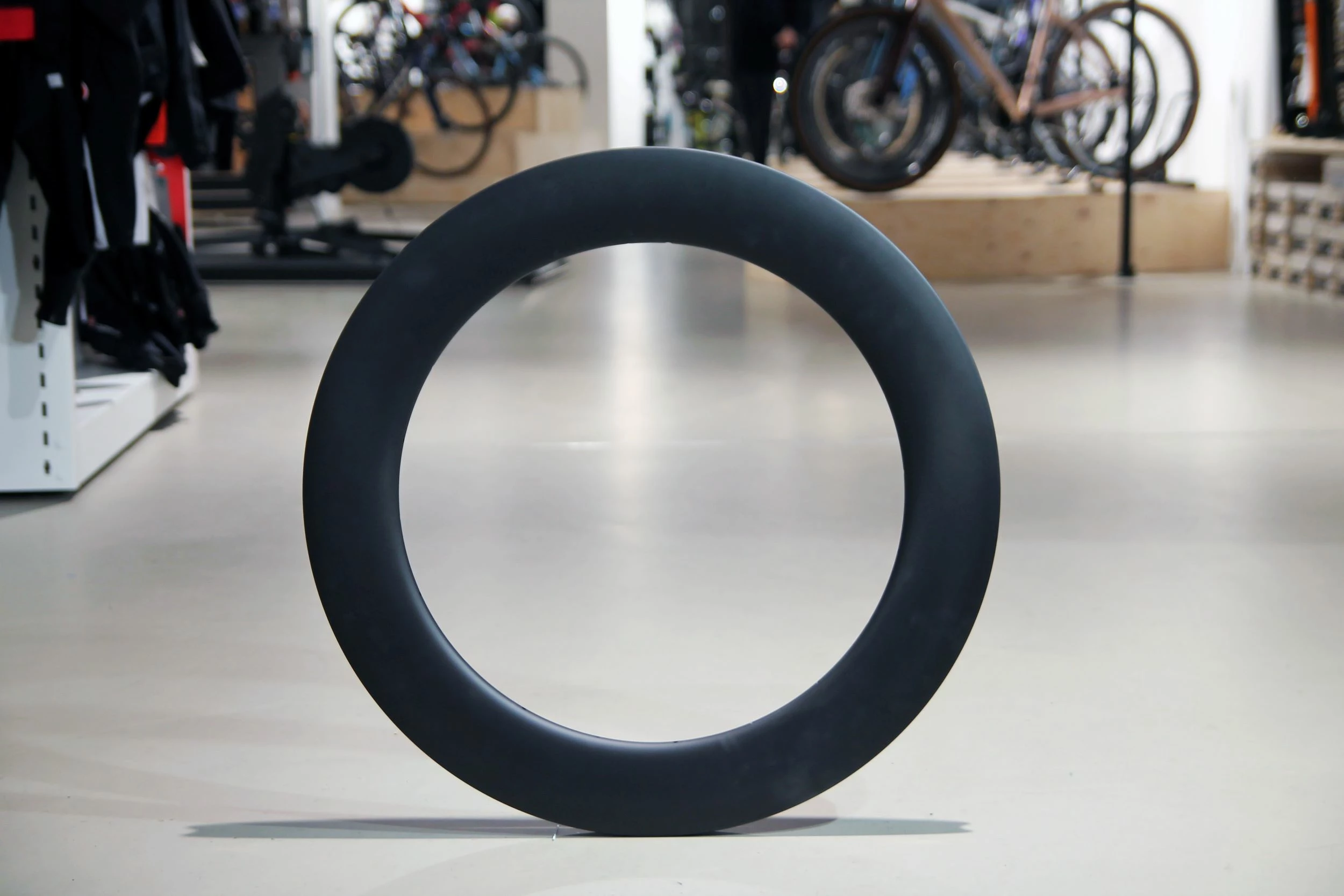 SMParts. Force 85, T700 Clincher TLR Carbon Felge UD Matt, 700c 28" 2 SMParts. Force 85, T700 Clincher TLR Carbon Felge UD Matt, 700c 28" – Bild 2