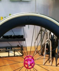 Wolfpack Cotton ToGuard Compound Faltreifen 700x24c 8 Wolfpack Cotton ToGuard Compound Faltreifen 700x24c -Fahrrad Verkaufsladen Wolfpack Cotton Tyres 4