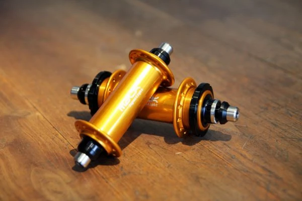 MACK HUBS Superlight Track Vorderrad Nabe Niederflansch - Farbig 7 MACK HUBS Superlight Track Vorderrad Nabe Niederflansch - Farbig – Bild 7