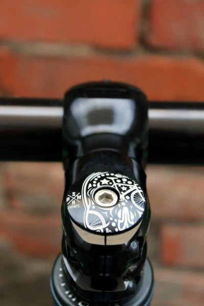 SMParts. SM-Parts Skull A-Head Kappe 1 1/8" Schwarz 3 SMParts. SM-Parts Skull A-Head Kappe 1 1/8" Schwarz – Bild 3