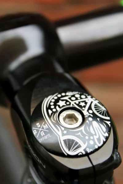 SMParts. SM-Parts Skull A-Head Kappe 1 1/8" Schwarz 4 SMParts. SM-Parts Skull A-Head Kappe 1 1/8" Schwarz – Bild 4